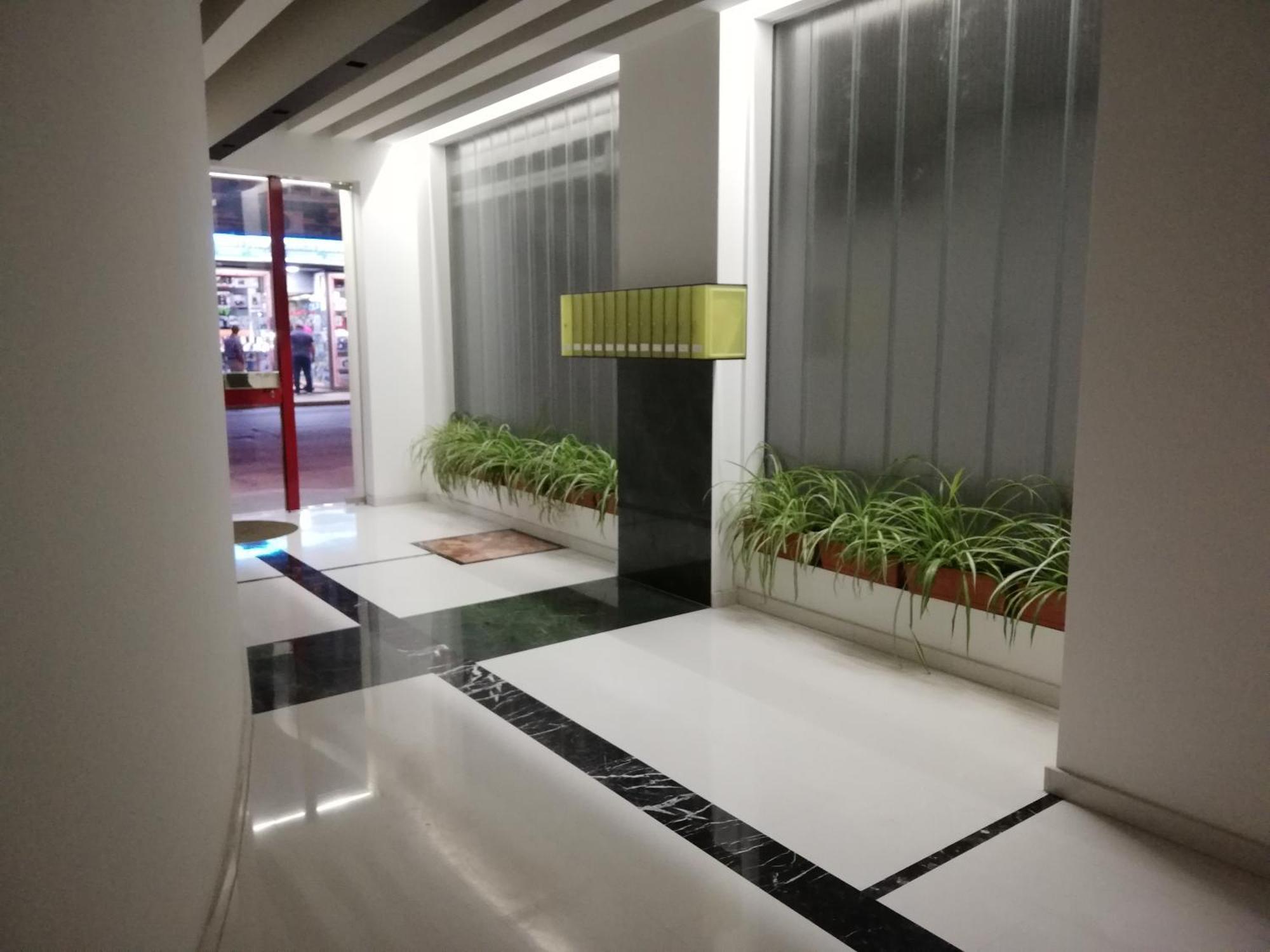 דירות Central Modern Studio בארי מראה חיצוני תמונה